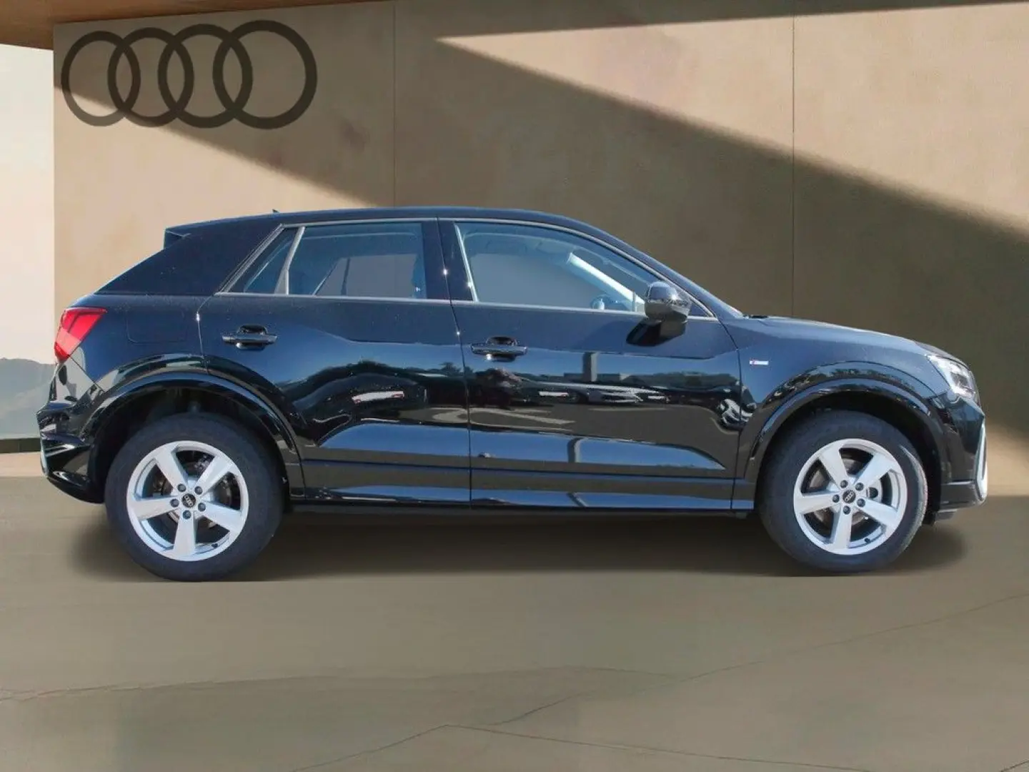 Q2 35 TFSI S Tronic S line 17  MATRIX ACC RFK
