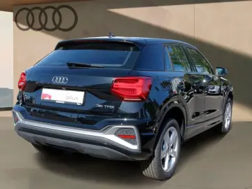 Q2 35 TFSI S Tronic S line 17  MATRIX ACC RFK