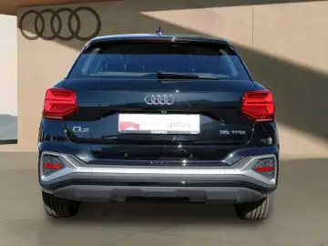 Q2 35 TFSI S Tronic S line 17  MATRIX ACC RFK