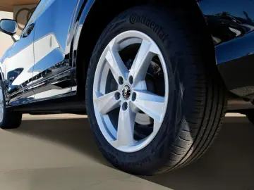 Q2 35 TFSI S Tronic S line 17  MATRIX ACC RFK