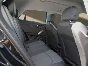 Q2 35 TFSI S Tronic S line 17  MATRIX ACC RFK