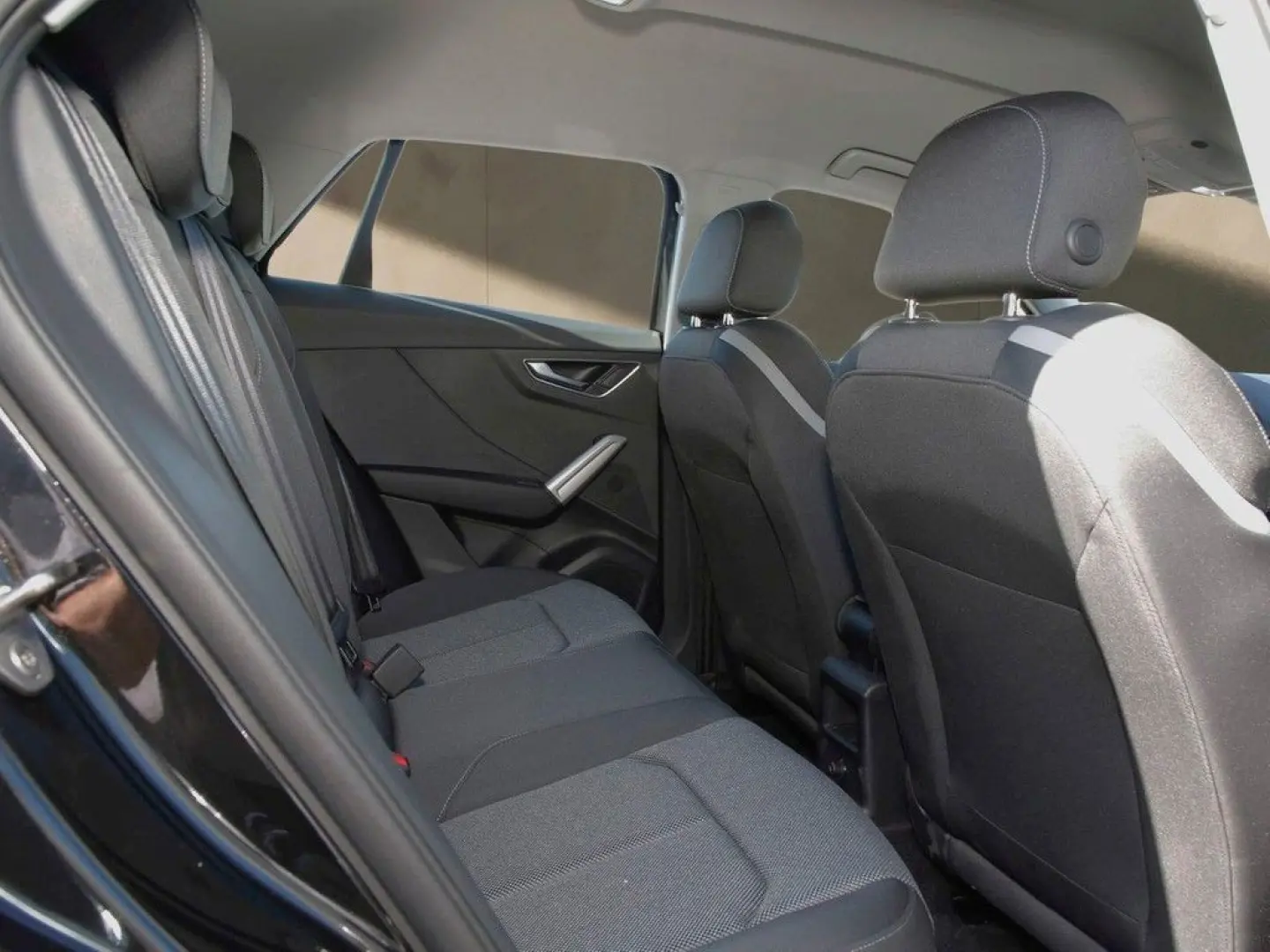 Q2 35 TFSI S Tronic S line 17  MATRIX ACC RFK
