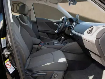 Q2 35 TFSI S Tronic S line 17  MATRIX ACC RFK