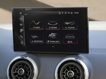 Q2 35 TFSI S Tronic S line 17  MATRIX ACC RFK