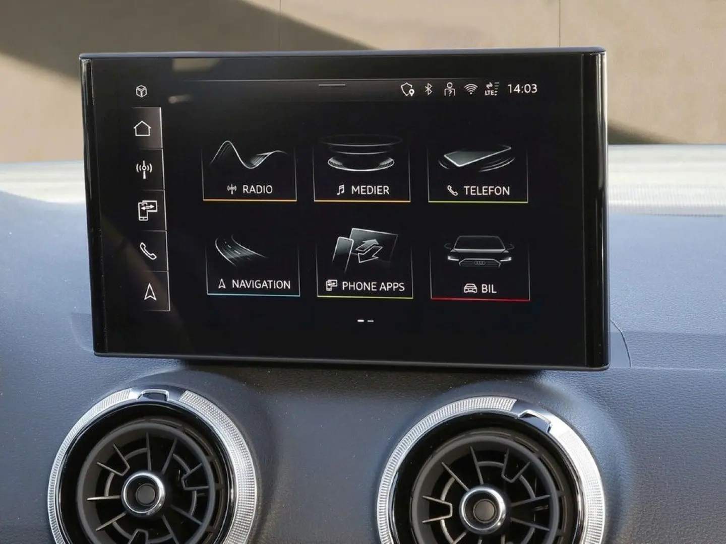 Q2 35 TFSI S Tronic S line 17  MATRIX ACC RFK