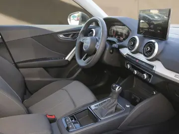 Q2 35 TFSI S Tronic S line 17  MATRIX ACC RFK
