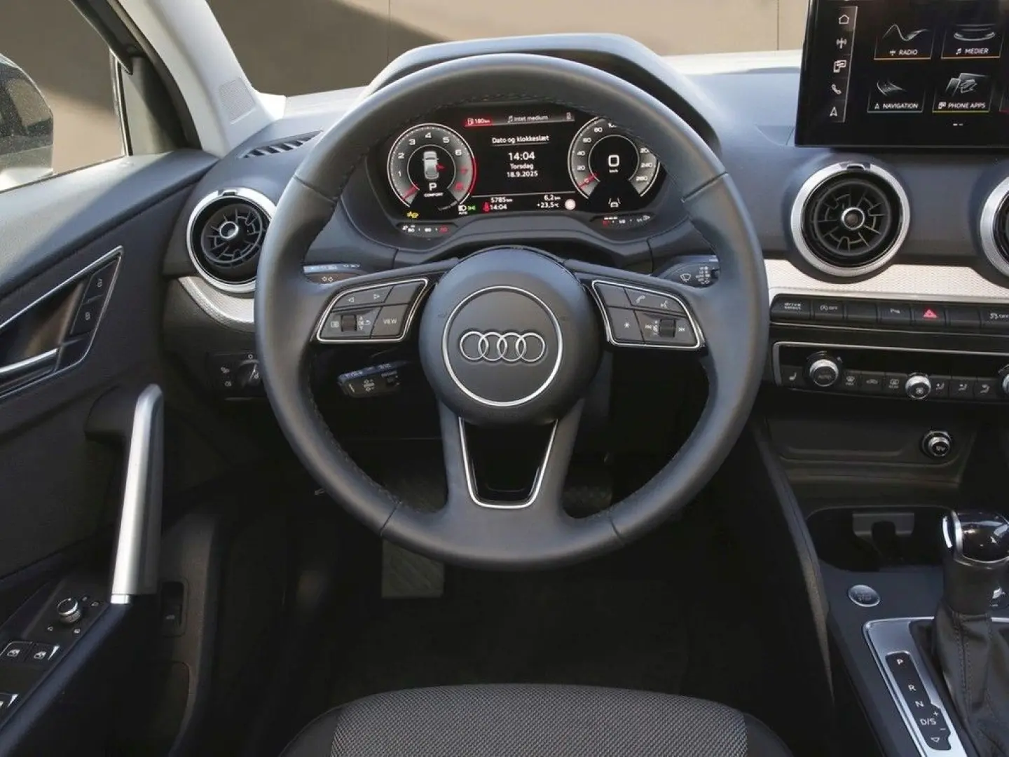 Q2 35 TFSI S Tronic S line 17  MATRIX ACC RFK