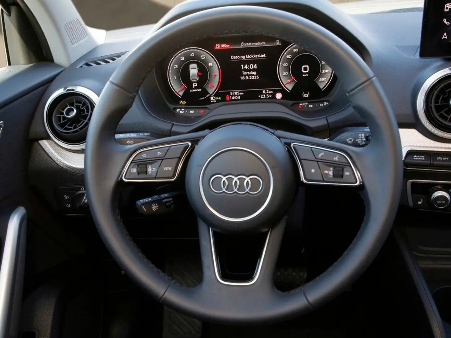 Q2 35 TFSI S Tronic S line 17  MATRIX ACC RFK