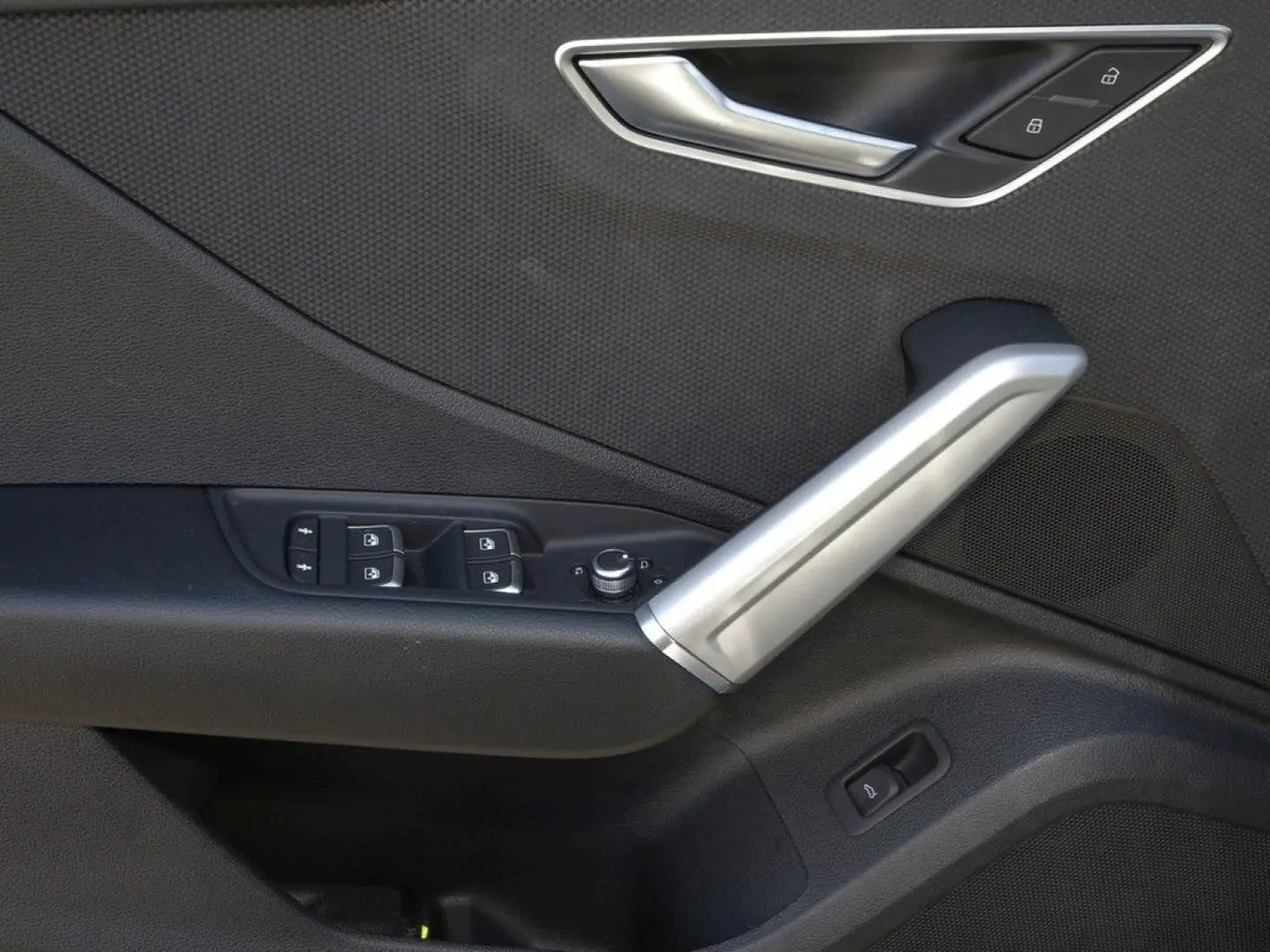Q2 35 TFSI S Tronic S line 17  MATRIX ACC RFK