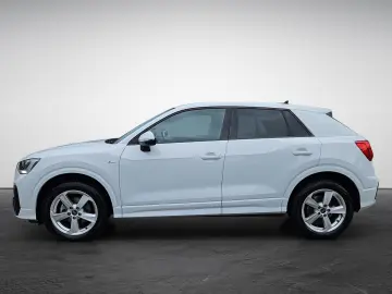 Q2 S line 35 TFSI S tronic S line NaviPlus LED O