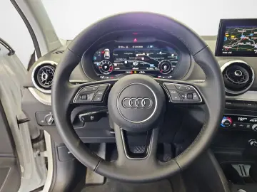 Q2 S line 35 TFSI S tronic S line NaviPlus LED O