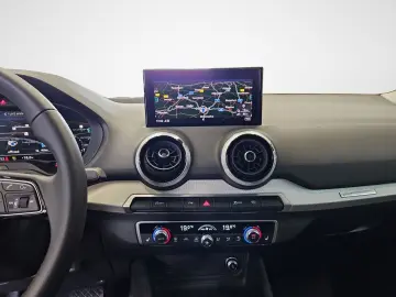 Q2 S line 35 TFSI S tronic S line NaviPlus LED O