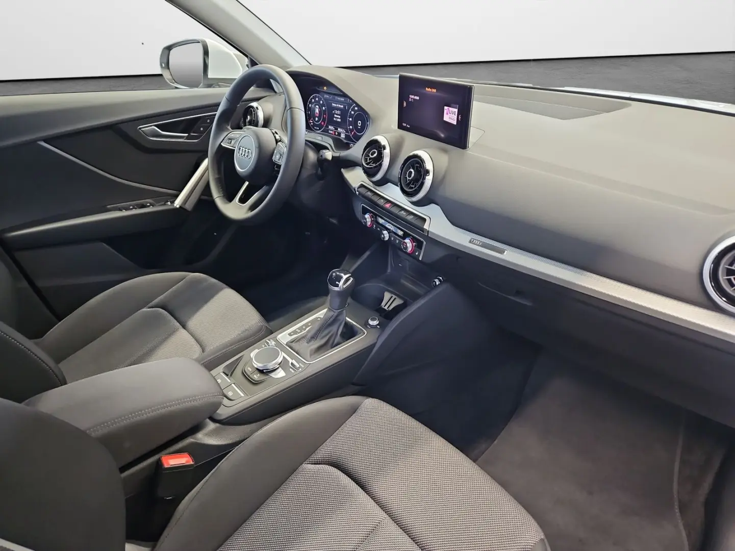 Q2 S line 35 TFSI S tronic S line NaviPlus LED O