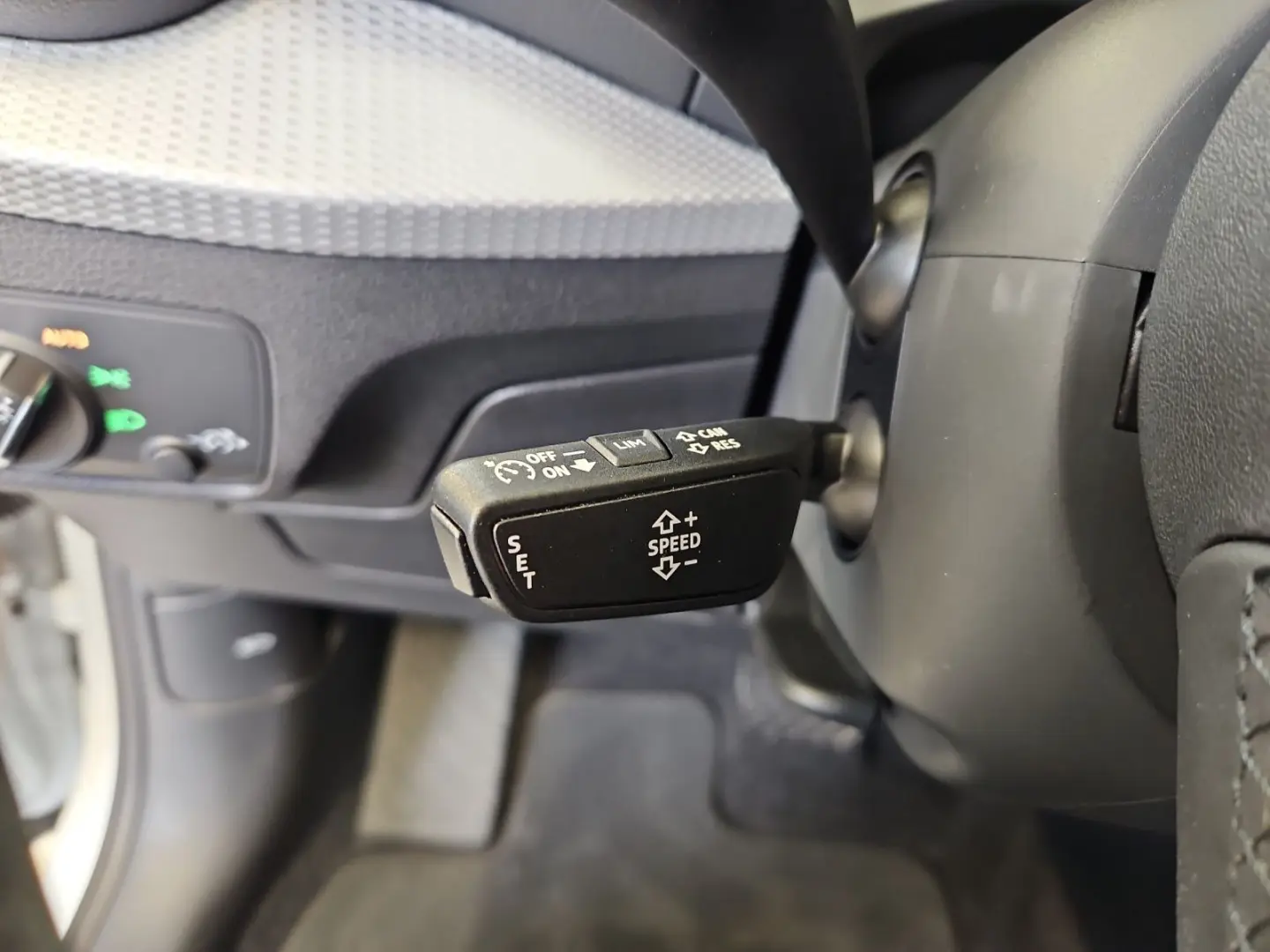 Q2 S line 35 TFSI S tronic S line NaviPlus LED O