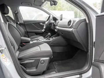 Q2 35TFSI MATRIX NAVI ACC RFK PDC