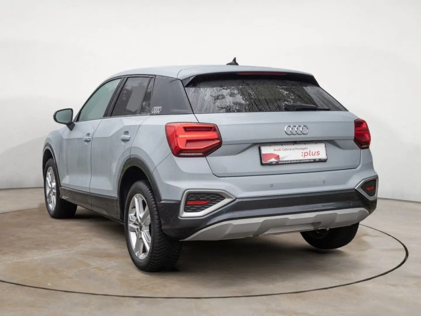Q2 35TFSI MATRIX NAVI ACC RFK PDC
