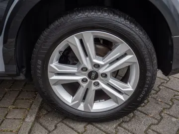 Q2 35TFSI MATRIX NAVI ACC RFK PDC