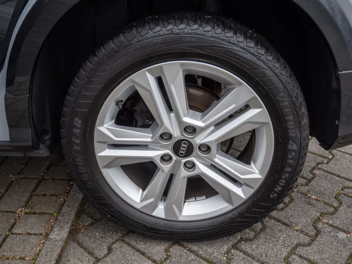 Q2 35TFSI MATRIX NAVI ACC RFK PDC