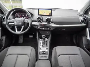 Q2 35TFSI MATRIX NAVI ACC RFK PDC