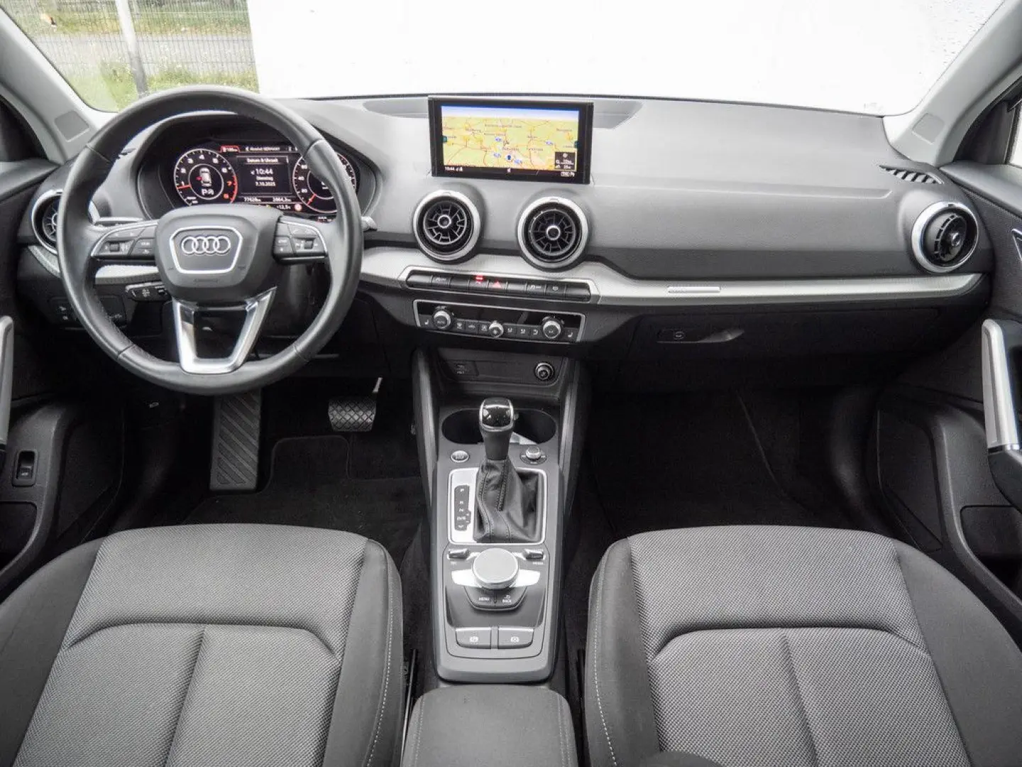 Q2 35TFSI MATRIX NAVI ACC RFK PDC