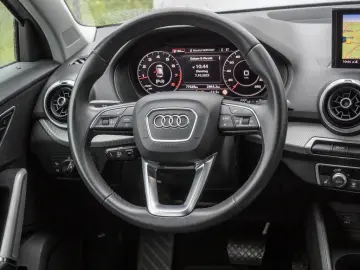 Q2 35TFSI MATRIX NAVI ACC RFK PDC