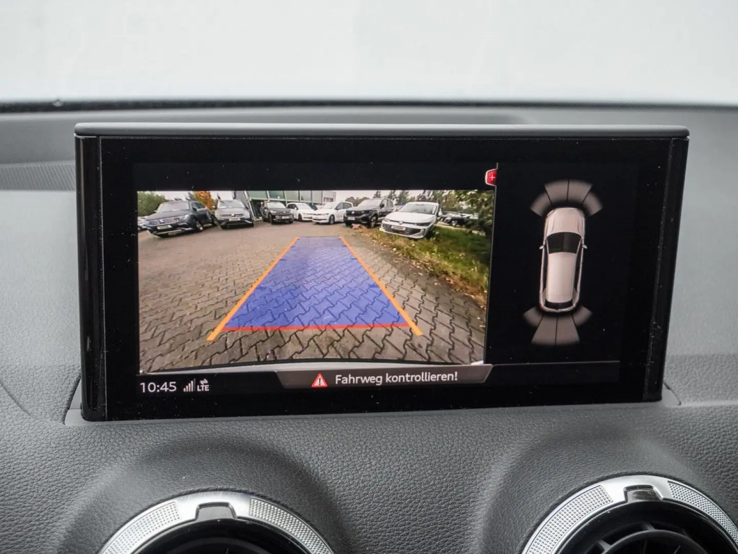 Q2 35TFSI MATRIX NAVI ACC RFK PDC