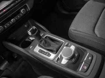 Q2 35TFSI MATRIX NAVI ACC RFK PDC