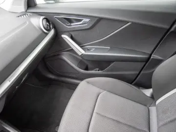 Q2 35TFSI MATRIX NAVI ACC RFK PDC
