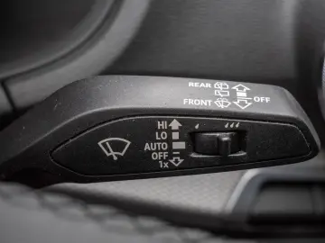 Q2 35TFSI MATRIX NAVI ACC RFK PDC
