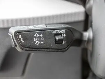 Q2 35TFSI MATRIX NAVI ACC RFK PDC