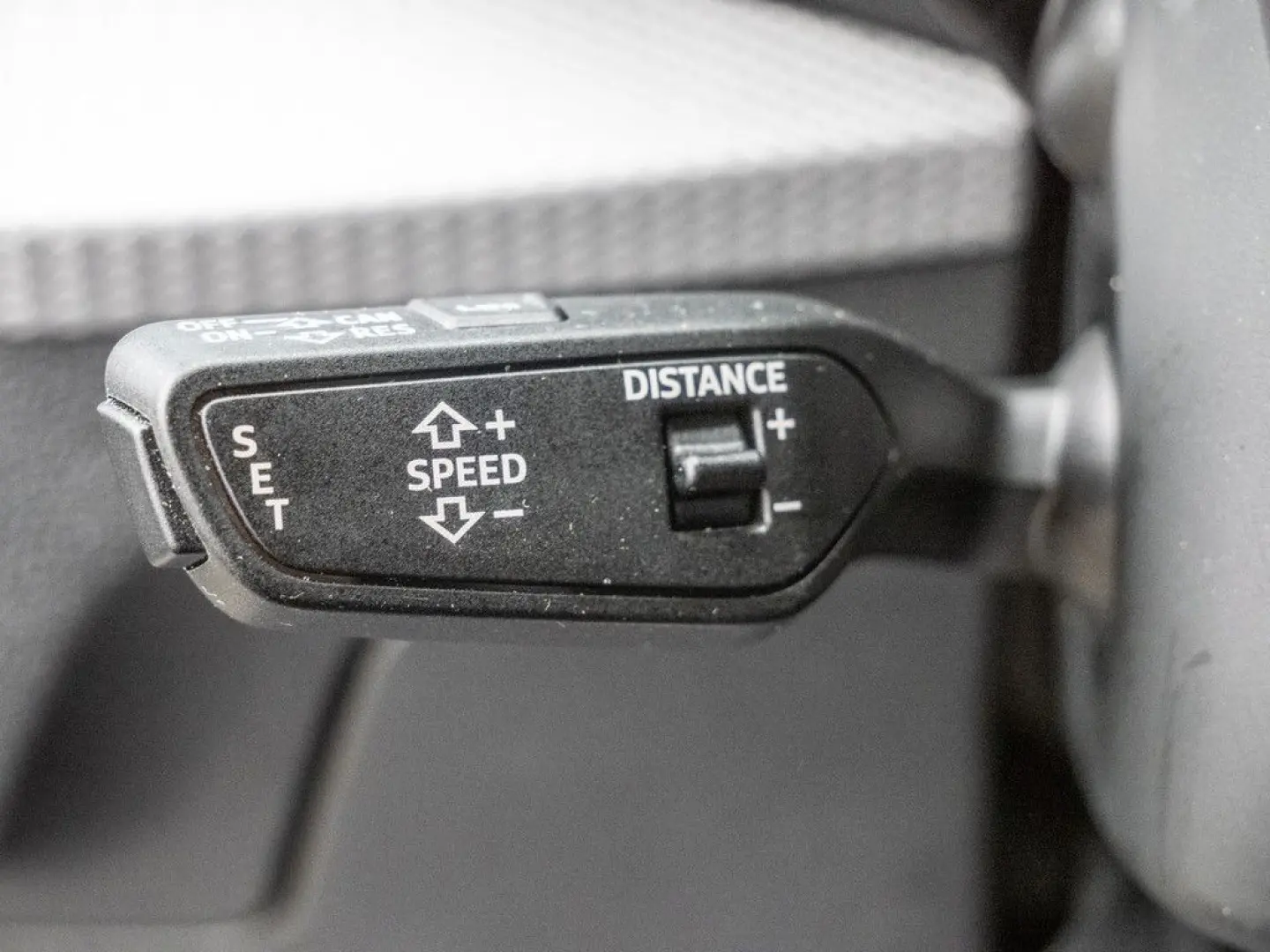 Q2 35TFSI MATRIX NAVI ACC RFK PDC