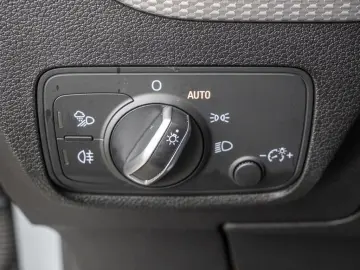 Q2 35TFSI MATRIX NAVI ACC RFK PDC
