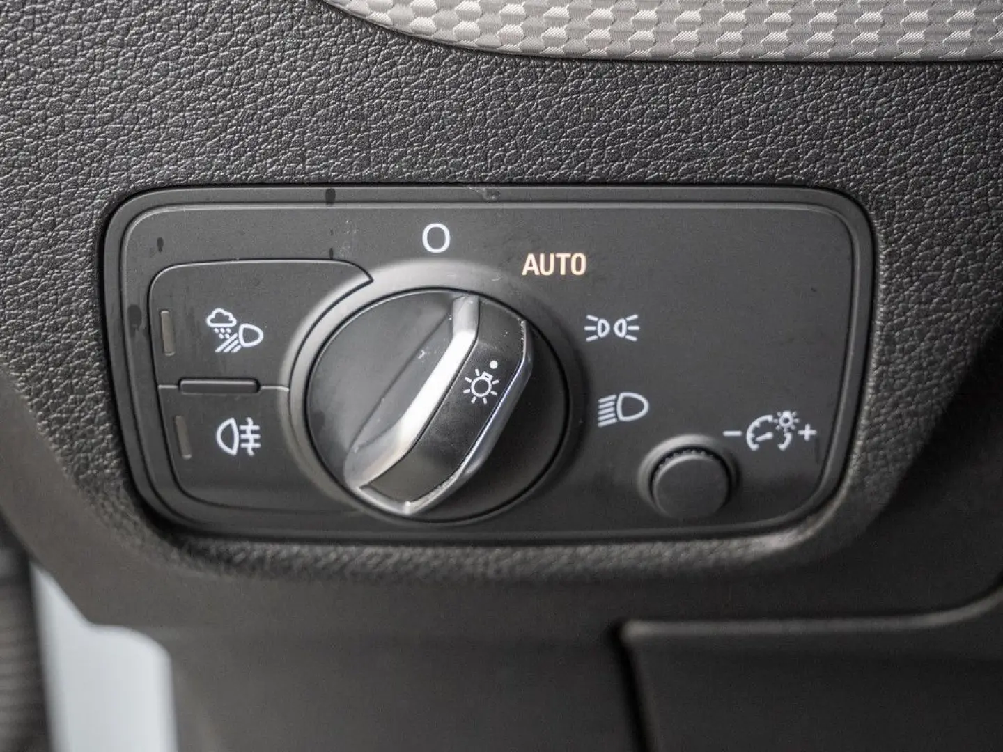 Q2 35TFSI MATRIX NAVI ACC RFK PDC