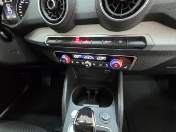 Q2 35 TFSI advanced S-tronic LED Navi Kamera GRA