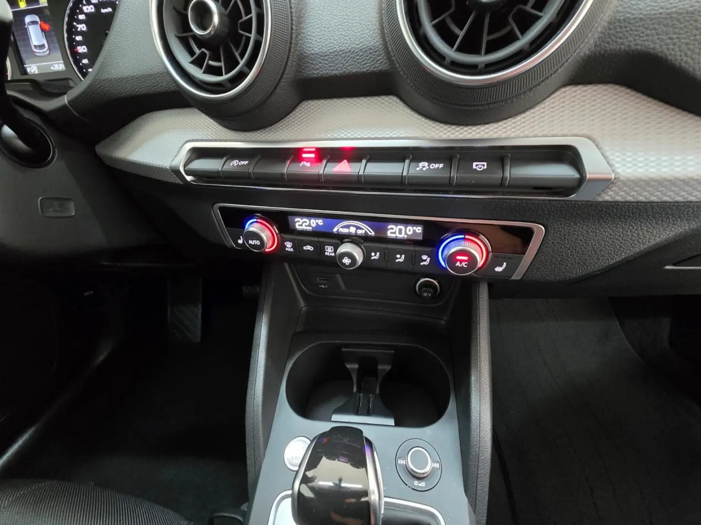 Q2 35 TFSI advanced S-tronic LED Navi Kamera GRA