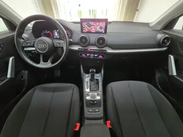 Q2 35 TFSI advanced S-tronic LED Navi Kamera GRA