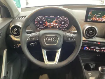 Q2 35 1.5 TFSI S-tronic advanced AHK Matrix
