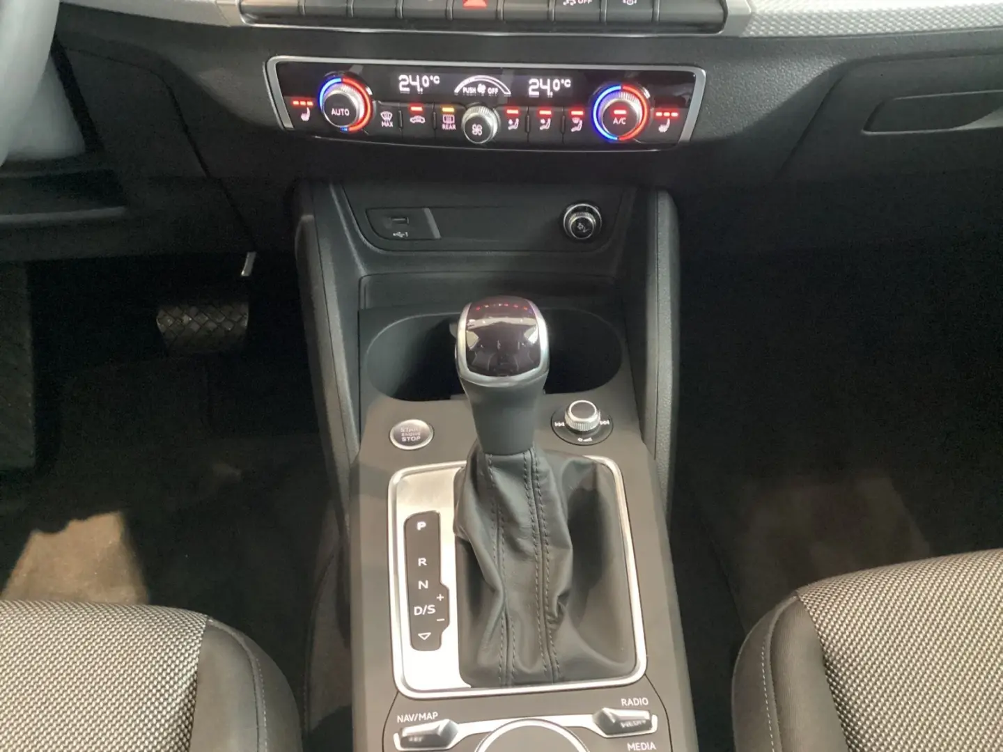 Q2 35 1.5 TFSI S-tronic advanced AHK Matrix