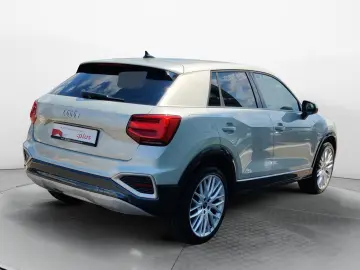 Q2 35 TFSI S-Tronic advanced  EA8  19   Matrix