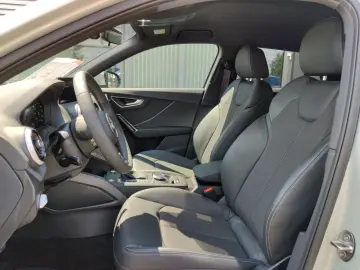 Q2 35 TFSI S-Tronic advanced  EA8  19   Matrix