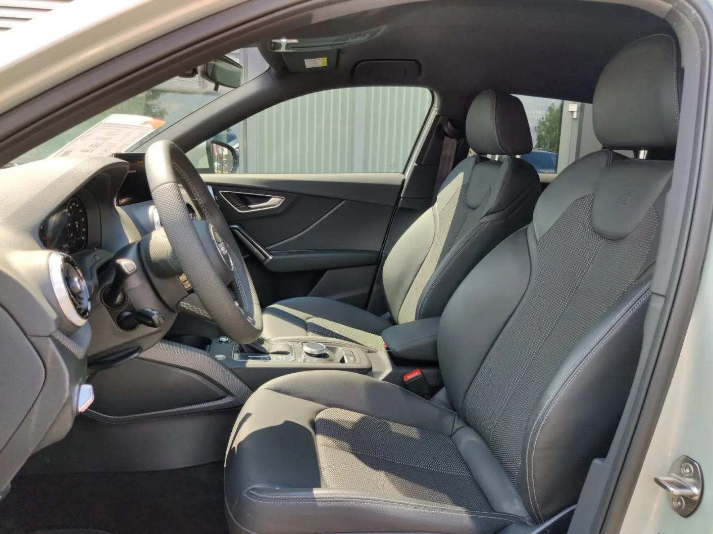 Q2 35 TFSI S-Tronic advanced  EA8  19   Matrix