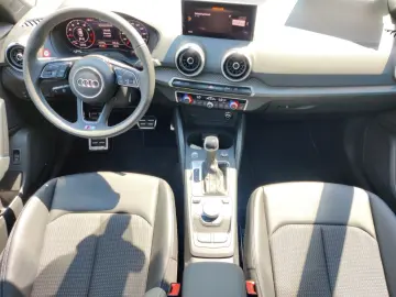 Q2 35 TFSI S-Tronic advanced  EA8  19   Matrix