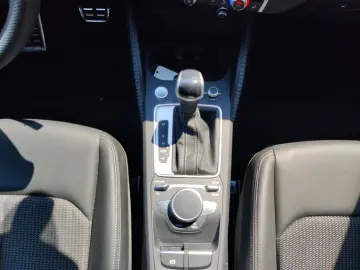 Q2 35 TFSI S-Tronic advanced  EA8  19   Matrix