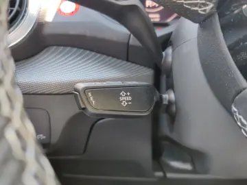 Q2 35 TFSI S-Tronic advanced  EA8  19   Matrix
