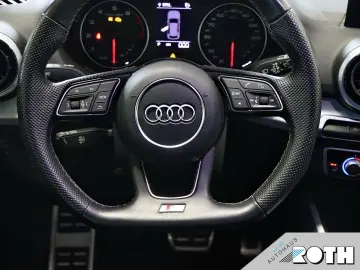 Q2 S line 35 TFSI S-tronic AHK MATRIX SHZ Keyles