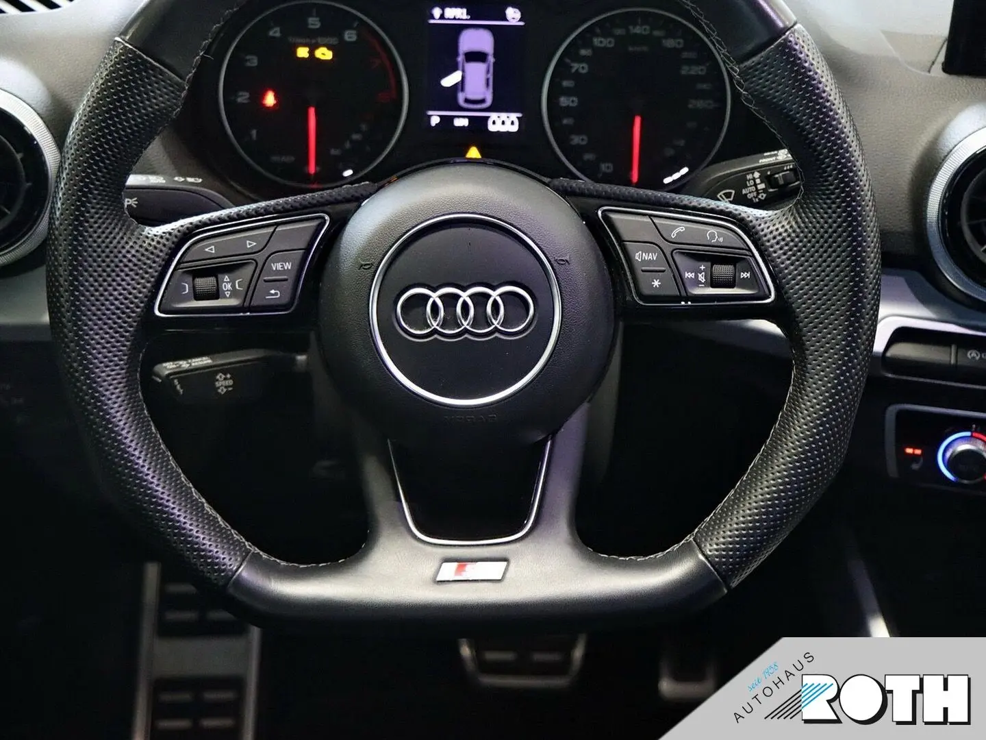 Q2 S line 35 TFSI S-tronic AHK MATRIX SHZ Keyles