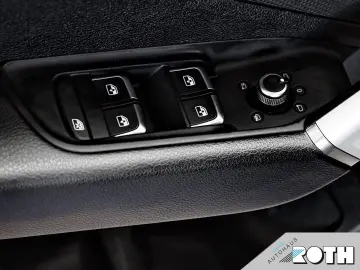 Q2 S line 35 TFSI S-tronic AHK MATRIX SHZ Keyles