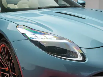 Aston Martin DB12 Volante Caribbean Blue Pearl 2