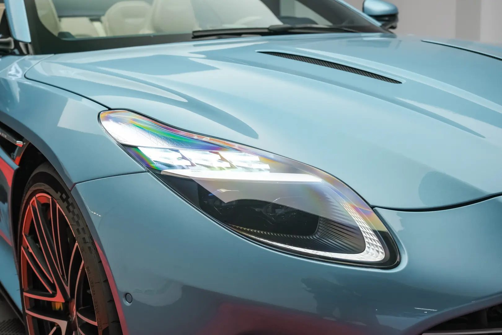 Aston Martin DB12 Volante Caribbean Blue Pearl 2