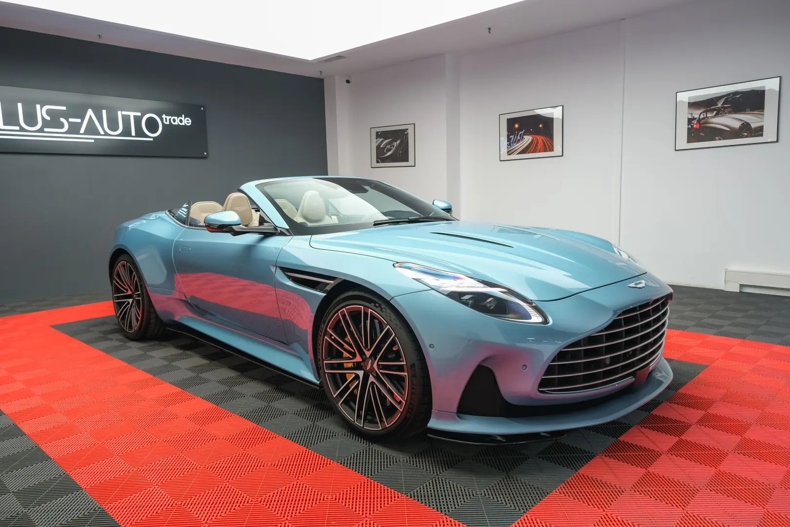 Aston Martin DB12 Volante Caribbean Blue Pearl 2